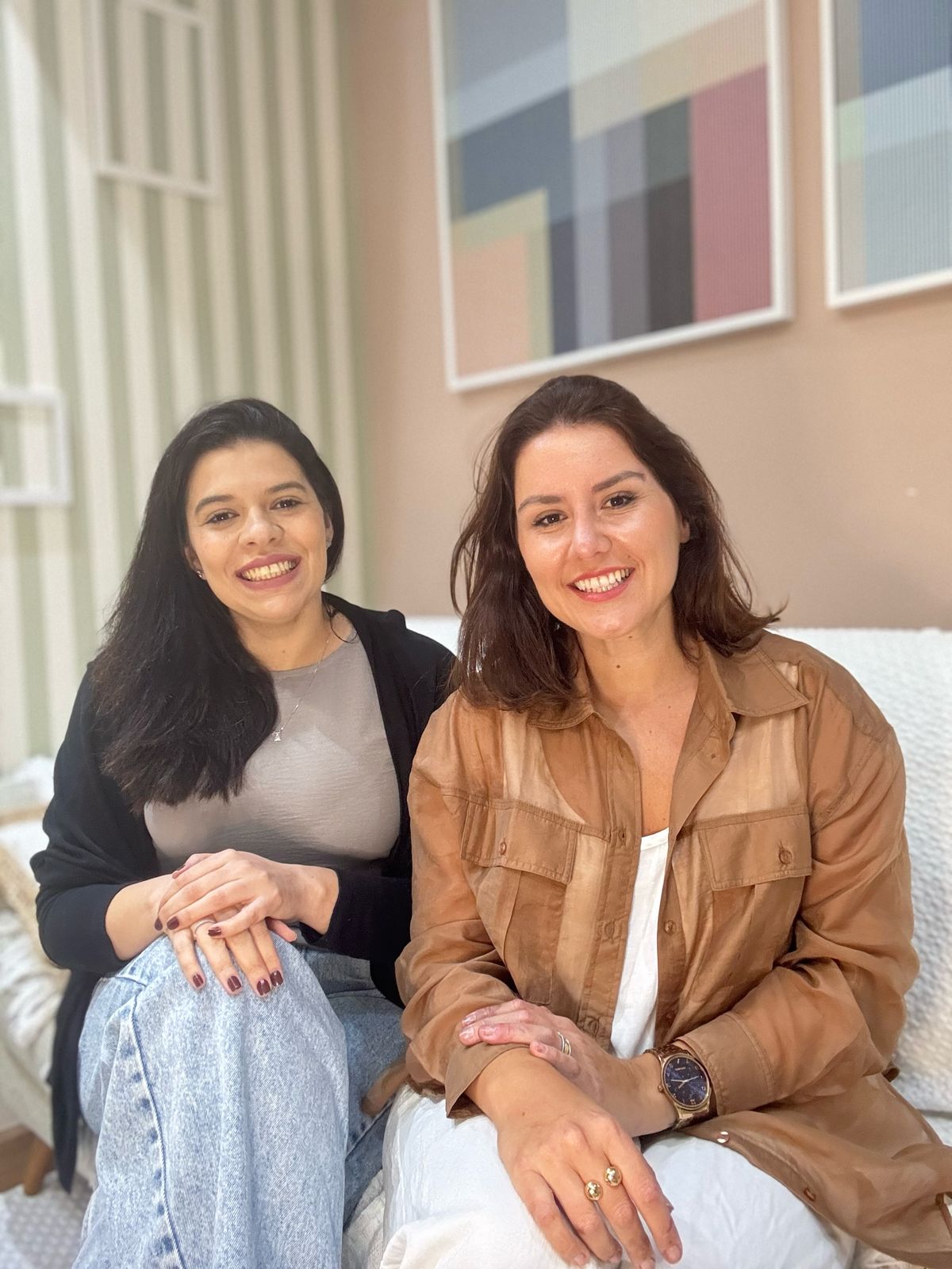Luana Neves e Thais Serafim no consultório do IDA, nos Jardins